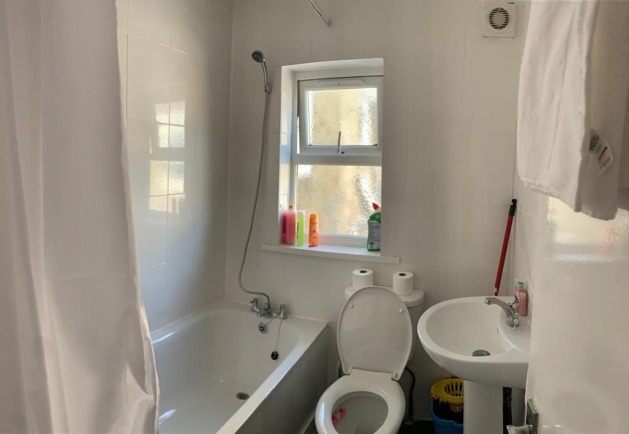 Beautiful Hoe Street First Floor One Bedroom Apartment B Walthamstow ลอนดอน ภายนอก รูปภาพ