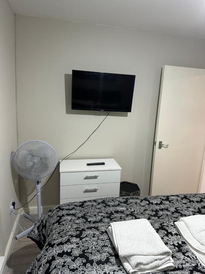 Beautiful Hoe Street First Floor One Bedroom Apartment B Walthamstow ลอนดอน ภายนอก รูปภาพ